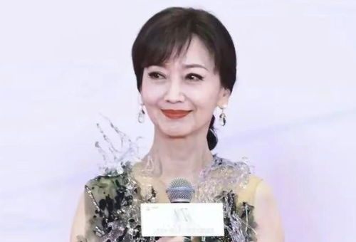 61岁的叶童与70岁的赵雅芝：从医美脸到自然脸的差异揭示