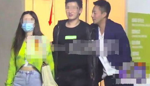 汪小菲妻子身着奢华200万元穿搭，酸辣粉似乎赚得不少。