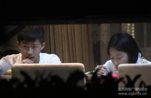 大方承认恋情：小彭等男演员的现实困境

演技提升挑战：为何许多演员在面临恋情曝光时选择低调处理？