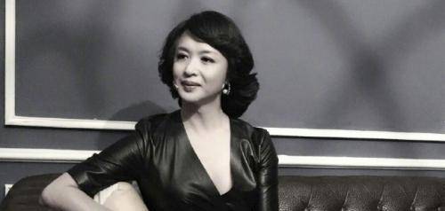 金星曾与第一任妻子相貌出众，离婚后她仍怀有身孕，现在过得如何？