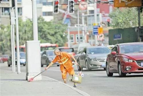 上海热浪袭人！已发现4处道路高温导致路面塌陷，官方已经启动紧急抢修