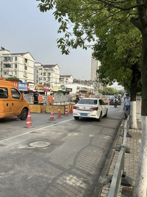 上海热浪袭人！已发现4处道路高温导致路面塌陷，官方已经启动紧急抢修