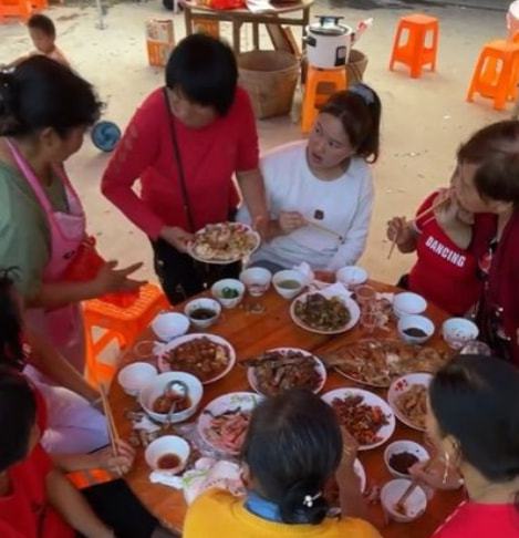 成都一家餐厅引发关注：外卖疑遭吃出整只老鼠，引网友热议