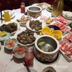 穿越网络历史长河，探索晋江美食的秘密——泉州餐厅的惊人之举：百万打造红楼梯与美食盛宴并存