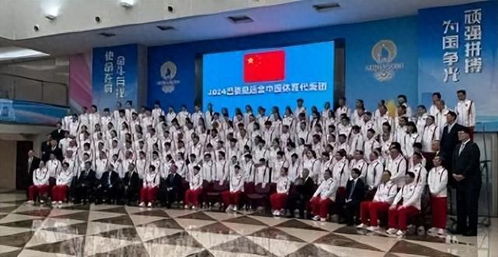 中国荣耀：2022年巴黎奥运会上，中国体育代表团精彩亮相