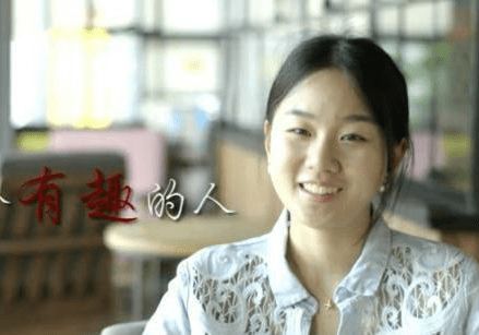 惊艳！56岁港星郭晶晶与女儿亲密合照：母女魅力并存，颜值高到惊人