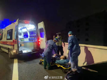 上海崇明警方称公交司机突发疾病身亡，紧急救援措施及时进行

中毒事件发生后，搜救迅速展开并成功救出被困人员，但在搜救过程中不幸出现意外，公交司机不幸逝世