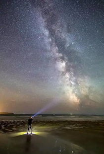 7大奇迹瞬间：英仙座流星雨即将点亮阿联酋夜空！