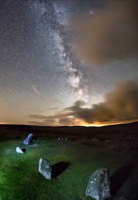 神秘天象再现：2023年英仙座流星雨爆发前瞻 | 今晚，点燃你的星河之旅！