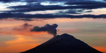 俄罗斯堪察加半岛火山爆发引发7.0级地震, 峰顶高约9千米