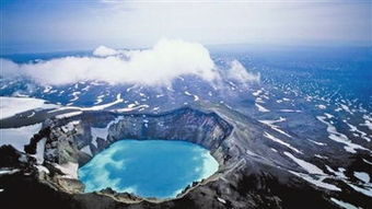 俄罗斯堪察加半岛火山爆发引发7.0级地震, 峰顶高约9千米