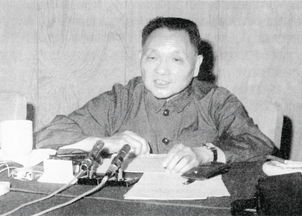 邓小平签署重要决定，为1977年高考恢复提供指导和保障