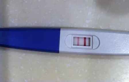 详解怀孕验孕棒为何显示两道杠：可能的原因与解决方法