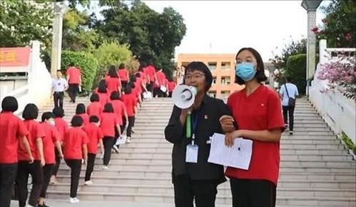 华坪女子高中四名毕业生，年龄跨度之大惊艳众人！