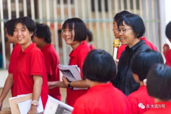 华坪女子高中四名毕业生，年龄跨度之大惊艳众人！