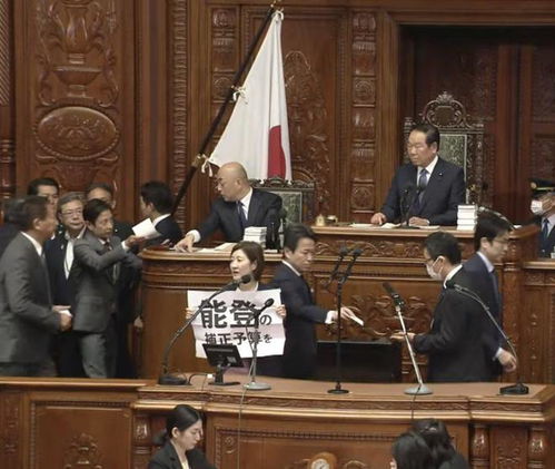 日本首相指名选举纷乱：反对派议员成功上台，凸显了政治改革的重要性