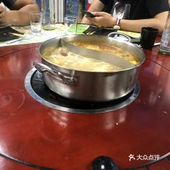 麻辣火锅背后的鲜为人知：霸王茶姬死磕新加坡的故事