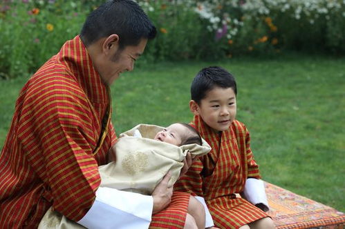 不丹国王夫妇赴澳洲甜蜜庆祝婚姻纪念日，小王子手中的萝卜刀彰显其独特魅力