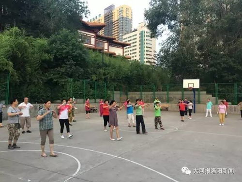 突发事件：男子在篮球场上对女生大打出手，引发校园关注