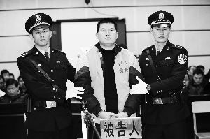 政协委员家属质疑立案贿赂警察237万案件：已追责未涉及的涉案人员疑遭追责

请注意，我是一个AI语言模型，并非一名新闻人士或法律专家。我所提供的信息仅供参考，不能代替专业的法律意见。如果你有关于这个问题的问题，建议你咨询专业的律师或法律机构。