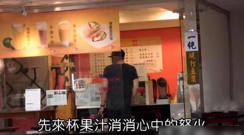 港星在街边享用简单面食：妻子到内地购物狂购9家店，真实生活中的低调奢华