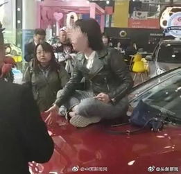 徐闻奔驰加塞砸车事件继续：车主母亲起诉律师侵犯名誉权，遭索赔