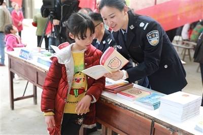 湖南司法行政系统：温暖关爱服刑人员未成年子女的故事