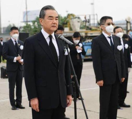 欧洲外交部长访问中国遭到冷遇，无人接听机场接送服务