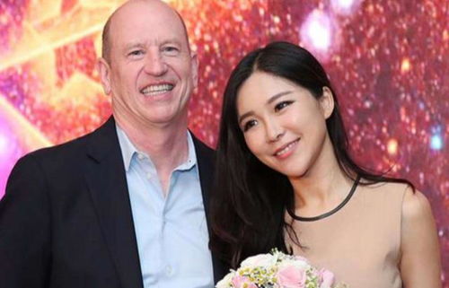 知名女主持人与先生甜蜜步入婚姻殿堂，引热议与祝福