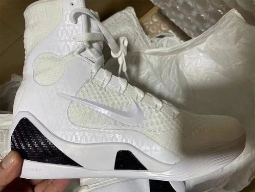 Kobe 5 蛇年特别款 实物图曝光：更多细节等你来发现!