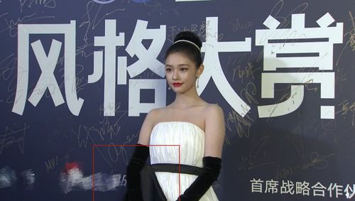 阿娇「膀大腰粗」究竟是不是大美女？看她与陈都灵的对比照就知道了