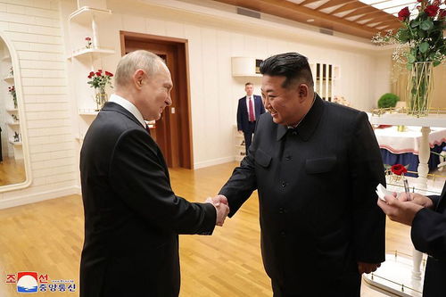 金正恩签署批准朝俄重要条约！普京发声，两国将如何执行条约决定俄罗斯自己的事