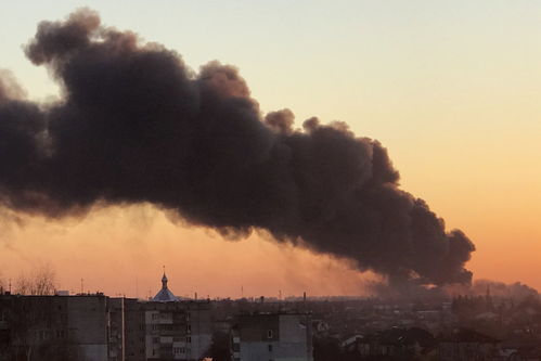 乌克兰中部地区出现空袭警报，乌总统办公室呼吁市民保持警惕并做好防御准备