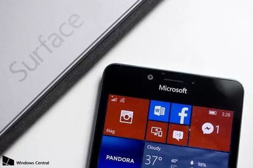 Microsoft展示Surface Phone折叠屏新机正面形态：全新科技革新