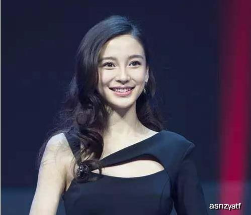 Angelababy：香港亲民合照曝光，35岁女神魅力依旧令人惊艳