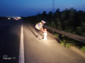 勇敢面对迷路困境：男孩夜骑夜晚树林时，家长迅速行动协助警方寻回孩子