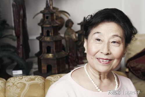 67岁老阿姨，女儿为其整容重塑青春，出门引来羡慕赞誉