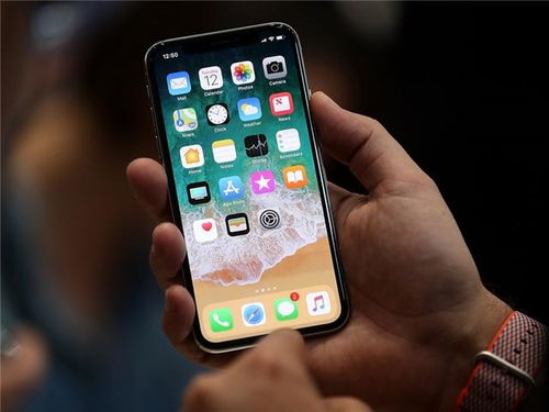 供应链消息：下一代iPhone 17系列背部将采用条形横置摄像模组，期待详细信息