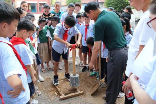 传承民族文化，让龙陵学生在心中播种艺术的种子——非遗进校园活动启动