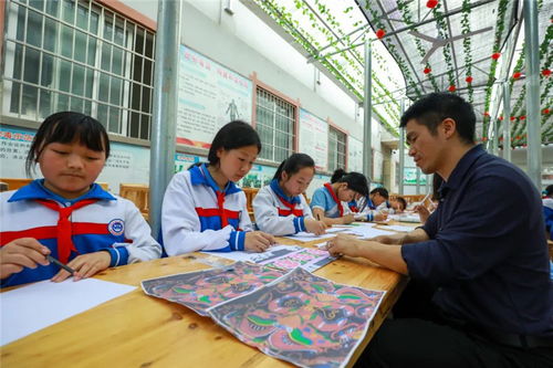 传承民族文化，让龙陵学生在心中播种艺术的种子——非遗进校园活动启动